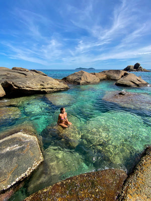 Trilhas imperdíveis na Ilha Grande: Dicas para explorar a Vila do Abraão e praias próximas.